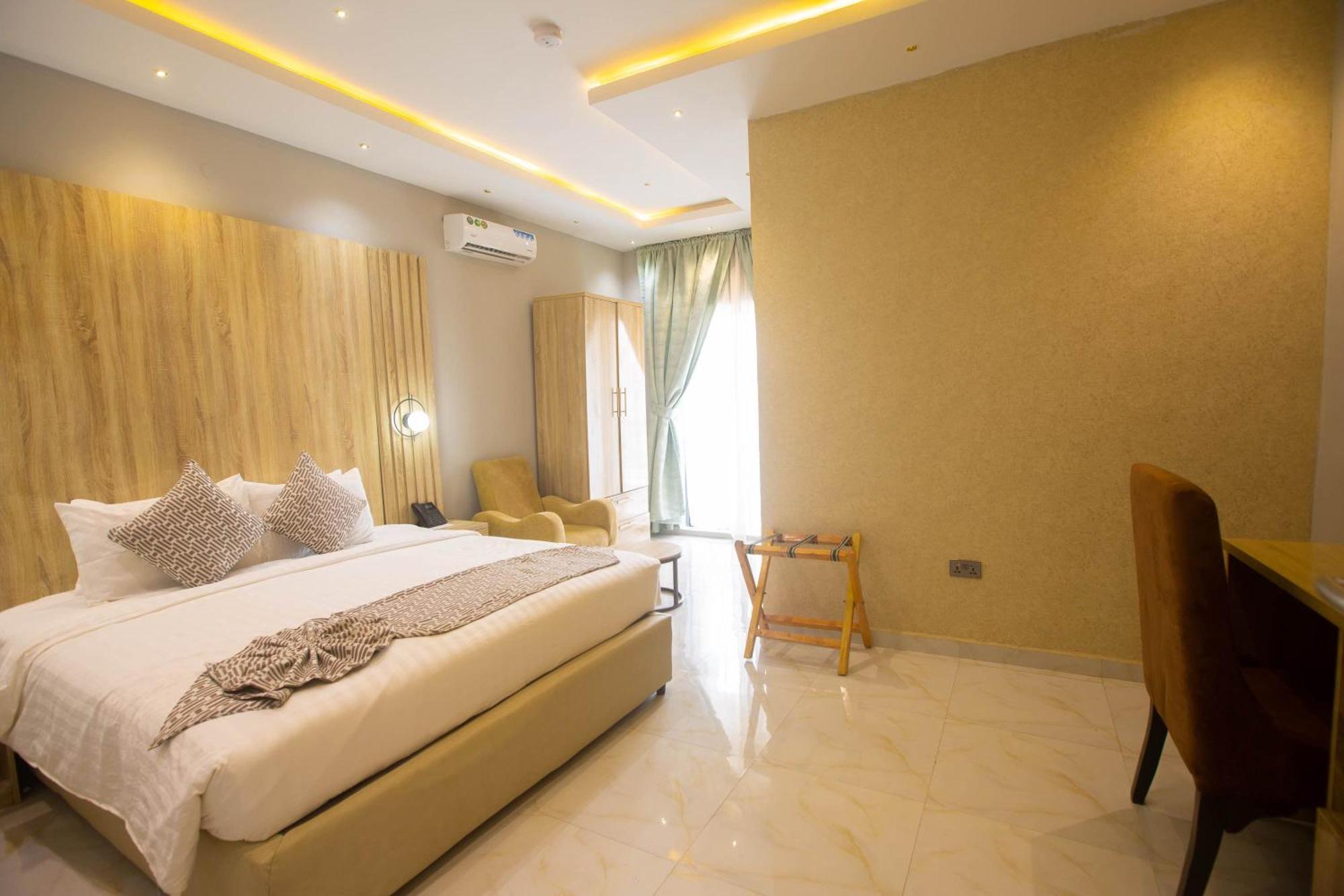 Ojaja Suites By Perennia Akure Extérieur photo