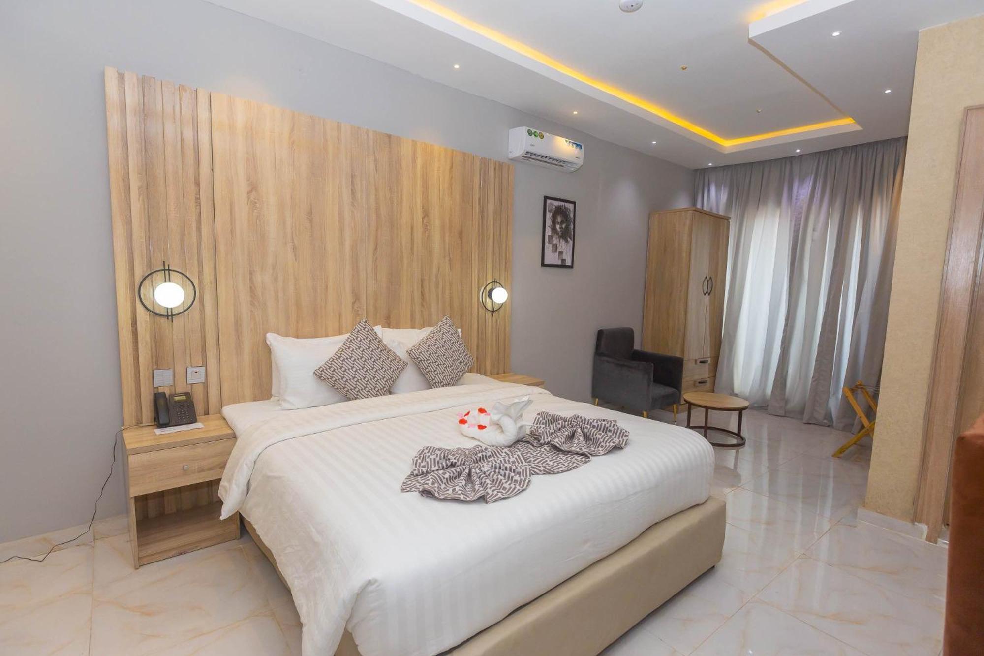 Ojaja Suites By Perennia Akure Extérieur photo
