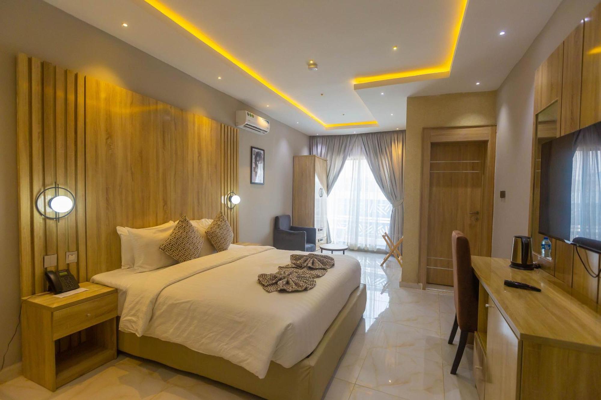 Ojaja Suites By Perennia Akure Extérieur photo