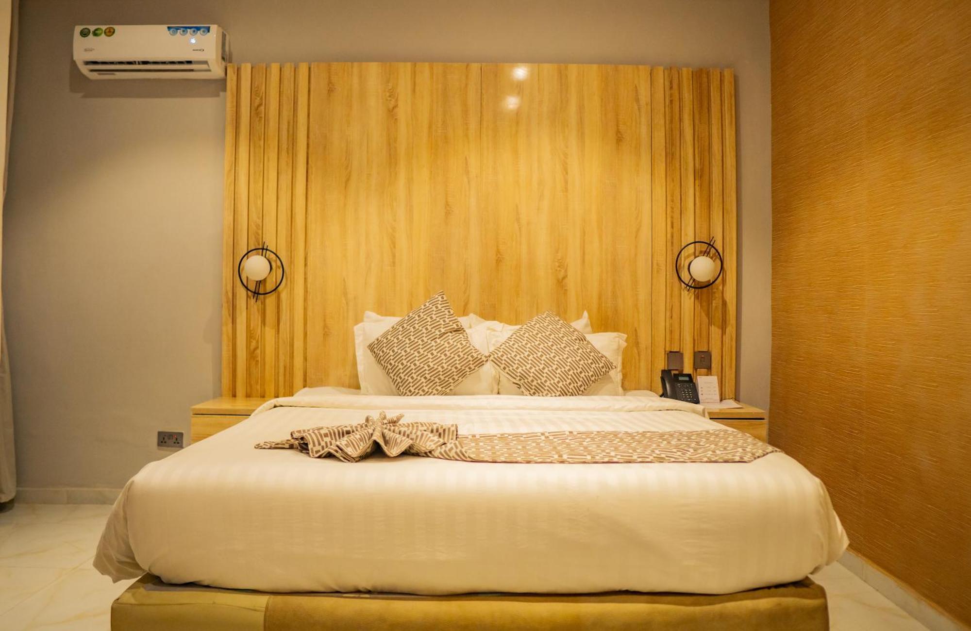 Ojaja Suites By Perennia Akure Extérieur photo