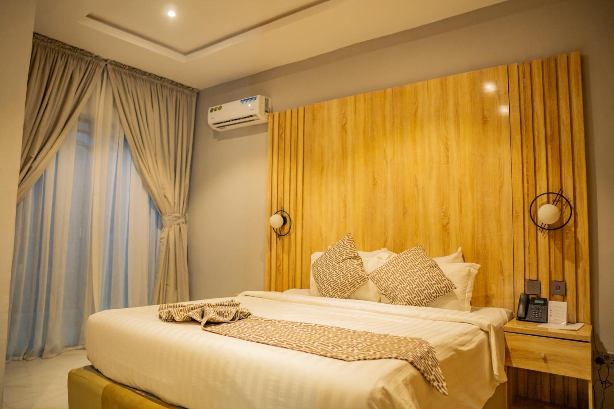 Ojaja Suites By Perennia Akure Extérieur photo