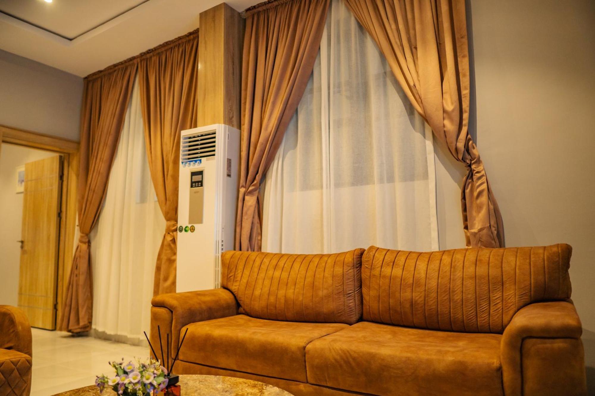 Ojaja Suites By Perennia Akure Extérieur photo